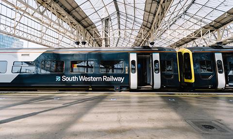 Train_Waterloo_station