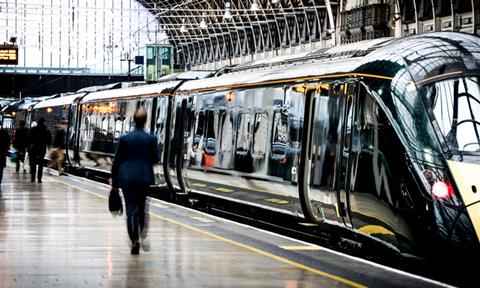 train-and-passengers