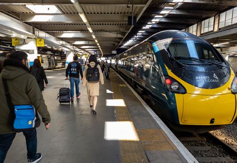 London.,Uk-,04.26.2022.,Passengers,On,The,Platform,In,Euston,Train