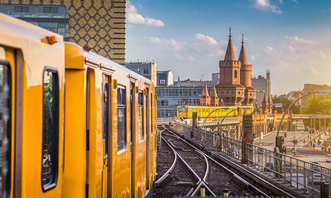 Panoramic,View,Of,Berliner,U-bahn,With,Oberbaum,Bridge,In,The